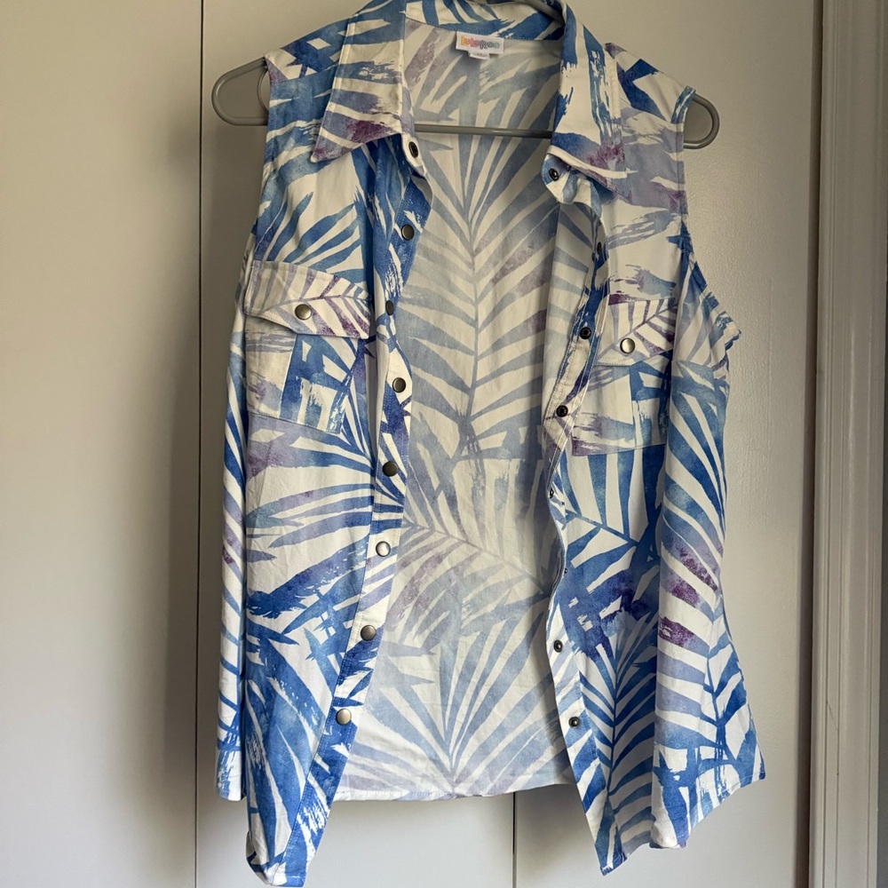 Lularoe Roxanne Snap Tank: Blue Palm Print